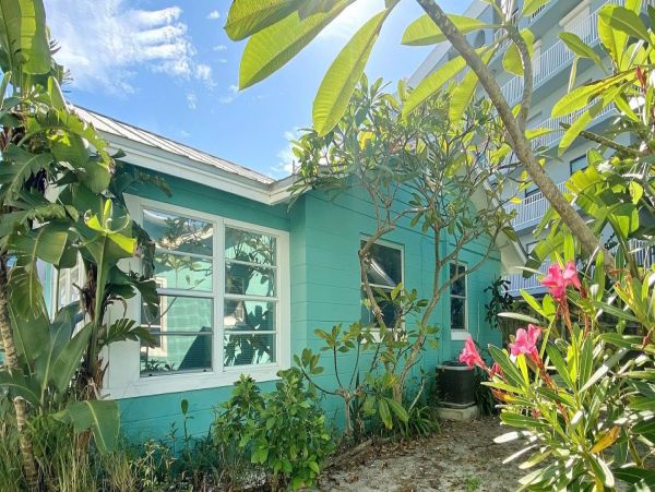 Cozy Coastal Gem Vacation Home In Indian Shores Four Guests