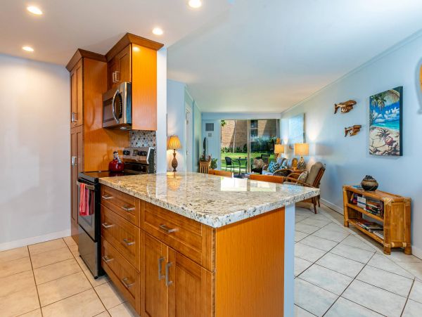 Spacious & Comfortable Vacation Condo in Kihei Walk To Beach