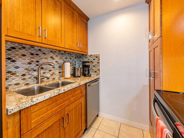 Spacious & Comfortable Vacation Condo in Kihei Walk To Beach