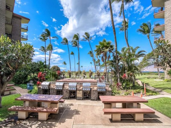 Spacious & Comfortable Vacation Condo in Kihei Walk To Beach
