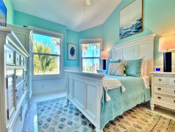 Lovely Two Bedroom Vacation Condo in St. Petersburg Sleeps 6