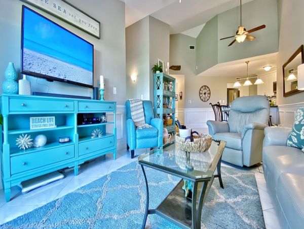 Lovely Two Bedroom Vacation Condo in St. Petersburg Sleeps 6