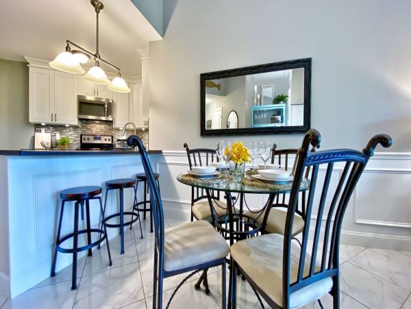 Lovely Two Bedroom Vacation Condo in St. Petersburg Sleeps 6