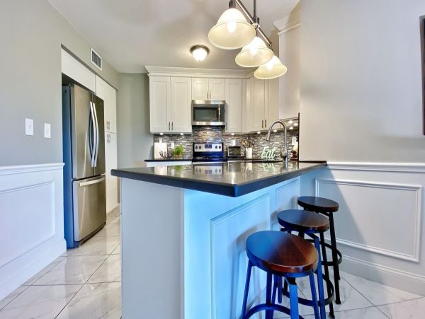 Lovely Two Bedroom Vacation Condo in St. Petersburg Sleeps 6