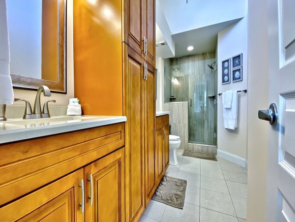 Lovely Two Bedroom Vacation Condo in St. Petersburg Sleeps 6