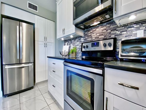 Lovely Two Bedroom Vacation Condo in St. Petersburg Sleeps 6