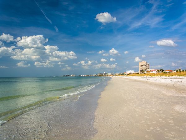 Lovely Two Bedroom Vacation Condo in St. Petersburg Sleeps 6