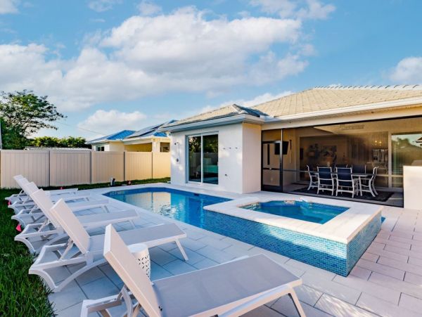 4 Bedroom + Den Private Pool Home in Naples Sleeps 10 Guests
