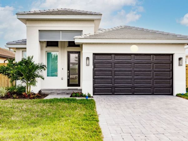 4 Bedroom + Den Private Pool Home in Naples Sleeps 10 Guests