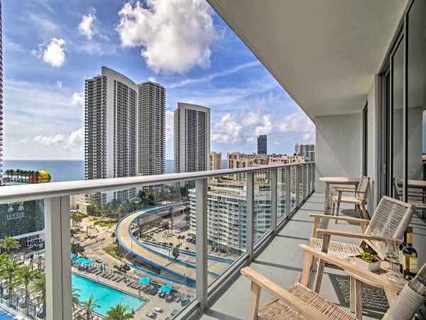 Hollywood FL Chic Vacation Condo Just Steps from the Beach
