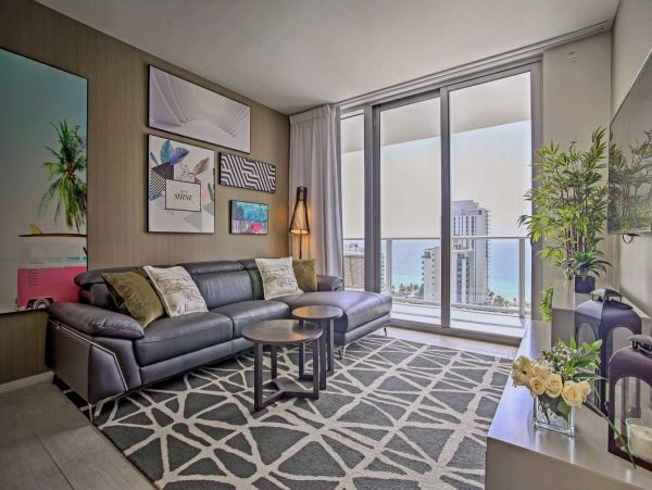 Hollywood FL Chic Vacation Condo Just Steps from the Beach