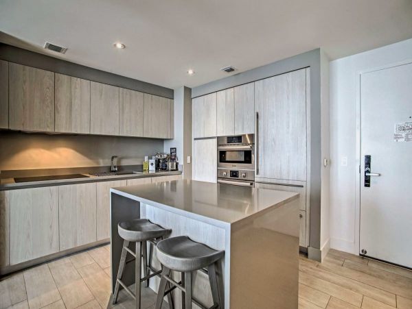 Hollywood FL Chic Vacation Condo Just Steps from the Beach