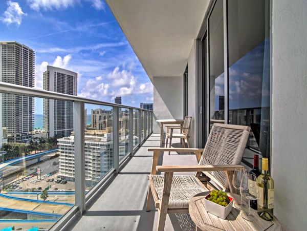 Hollywood FL Chic Vacation Condo Just Steps from the Beach