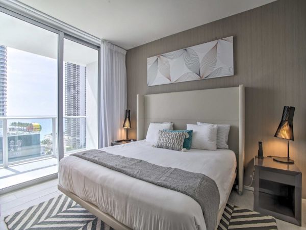 Hollywood FL Chic Vacation Condo Just Steps from the Beach