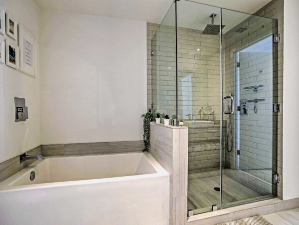 Hollywood FL Chic Vacation Condo Just Steps from the Beach
