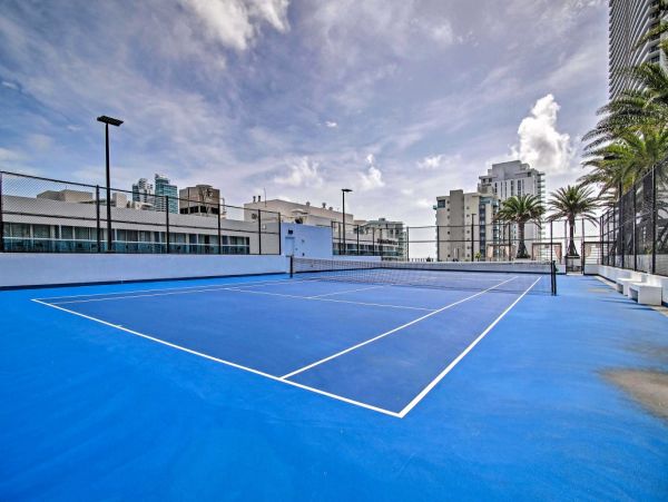 Hollywood FL Chic Vacation Condo Just Steps from the Beach