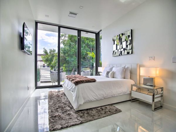 Luxury Three Bedroom Rental Pool Home in Fort Lauderdale