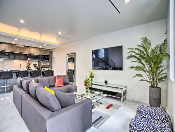 Luxury Three Bedroom Rental Pool Home in Fort Lauderdale