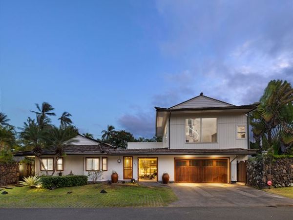 Beautiful Six Bedroom Home with Great Pool-Spa & Beach Access