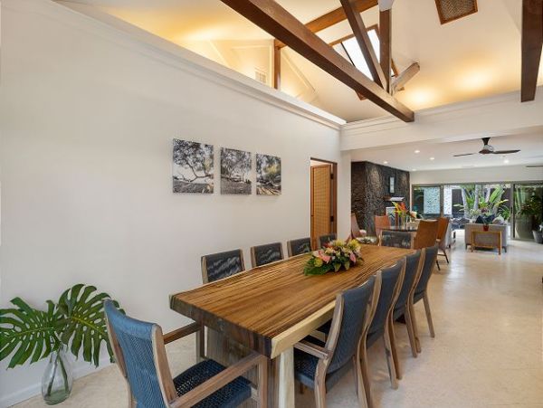 Beautiful Six Bedroom Home with Great Pool-Spa & Beach Access