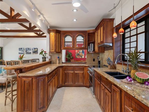 Beautiful Six Bedroom Home with Great Pool-Spa & Beach Access