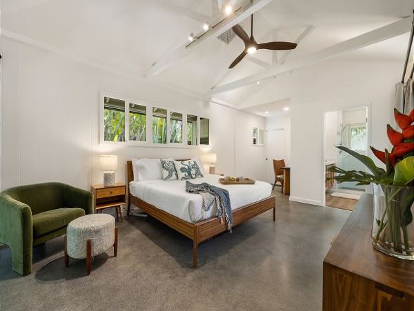 Beautiful Six Bedroom Home with Great Pool-Spa & Beach Access