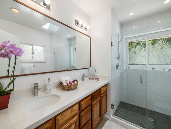 Beautiful Six Bedroom Home with Great Pool-Spa & Beach Access