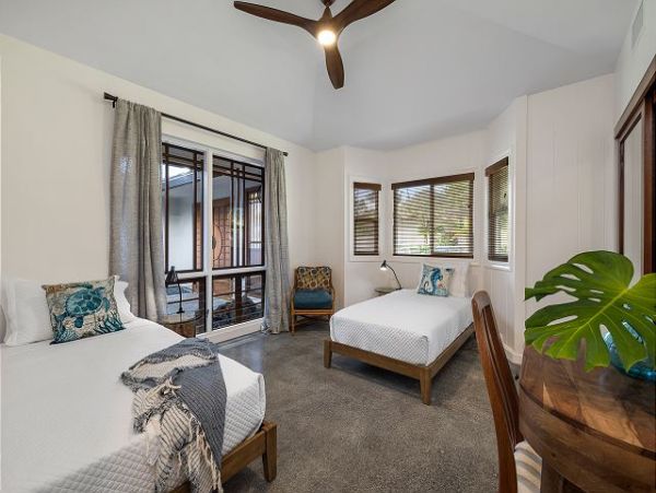 Beautiful Six Bedroom Home with Great Pool-Spa & Beach Access