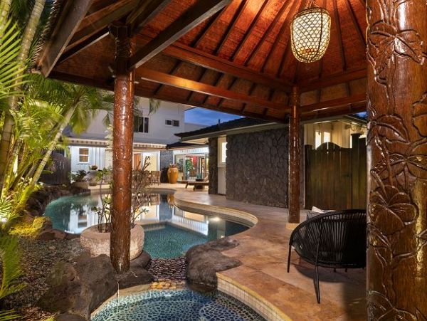Beautiful Six Bedroom Home with Great Pool-Spa & Beach Access