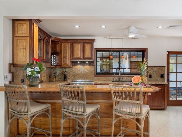Beautiful Six Bedroom Home with Great Pool-Spa & Beach Access