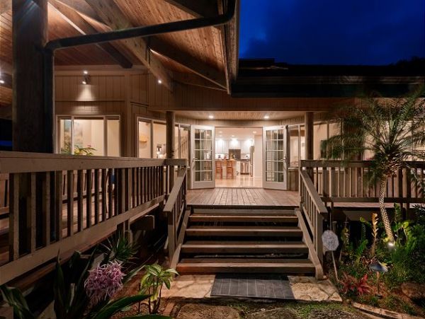Kailua Vacation Home + Loft Sleeps 14 Guests