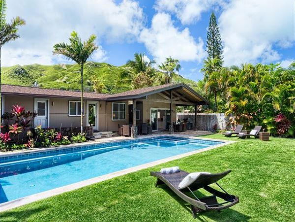 Kailua Vacation Home + Loft Sleeps 14 Guests
