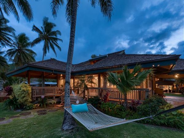 Kailua Vacation Home + Loft Sleeps 14 Guests