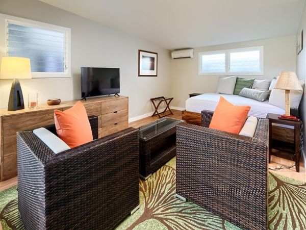 Kailua Vacation Home + Loft Sleeps 14 Guests