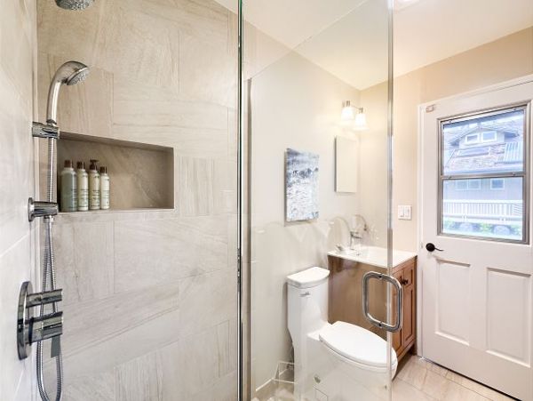 Kailua Vacation Home + Loft Sleeps 14 Guests