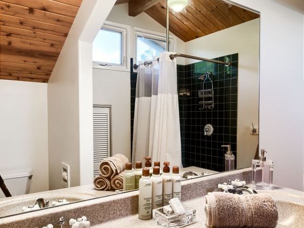 Kailua Vacation Home + Loft Sleeps 14 Guests
