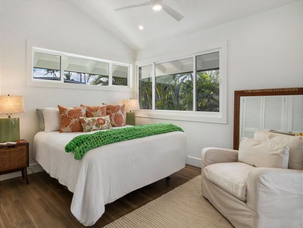 On Beach Kailua Vacation Pool Home Sleeps 14 Guests