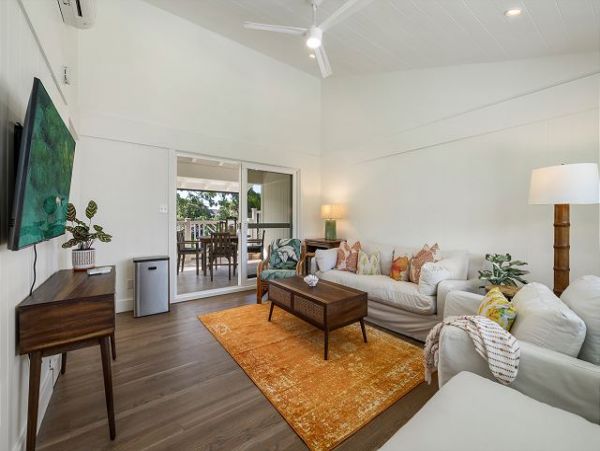 On Beach Kailua Vacation Pool Home Sleeps 14 Guests