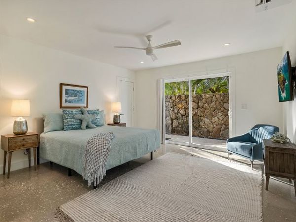 On Beach Kailua Vacation Pool Home Sleeps 14 Guests