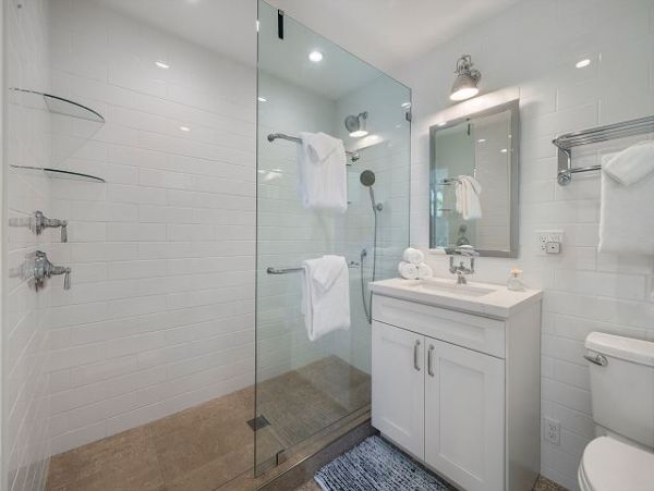 On Beach Kailua Vacation Pool Home Sleeps 14 Guests