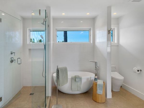 On Beach Kailua Vacation Pool Home Sleeps 14 Guests
