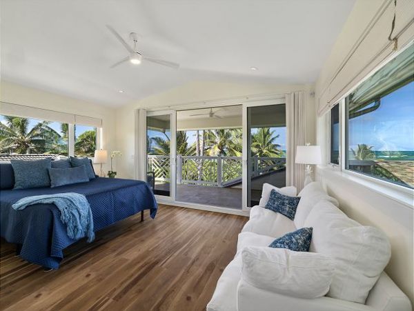 On Beach Kailua Vacation Pool Home Sleeps 14 Guests