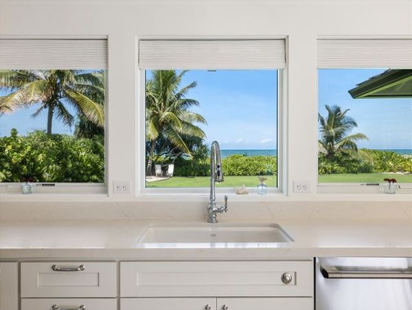 On Beach Kailua Vacation Pool Home Sleeps 14 Guests