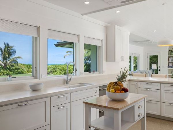 On Beach Kailua Vacation Pool Home Sleeps 14 Guests