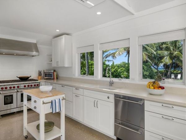 On Beach Kailua Vacation Pool Home Sleeps 14 Guests