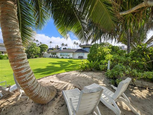 On Beach Kailua Vacation Pool Home Sleeps 14 Guests