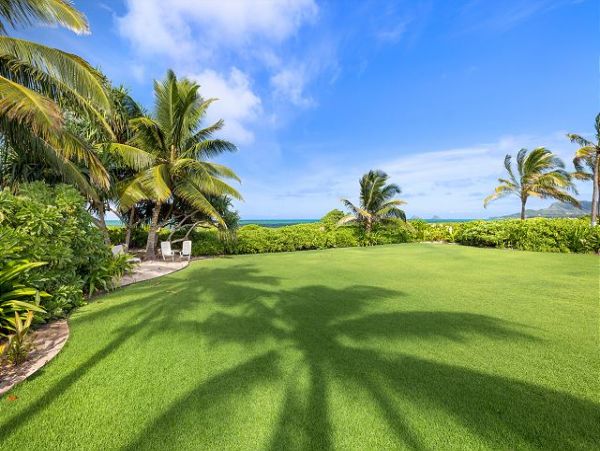 On Beach Kailua Vacation Pool Home Sleeps 14 Guests