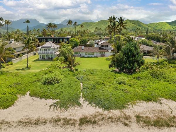 On Beach Kailua Vacation Pool Home Sleeps 14 Guests