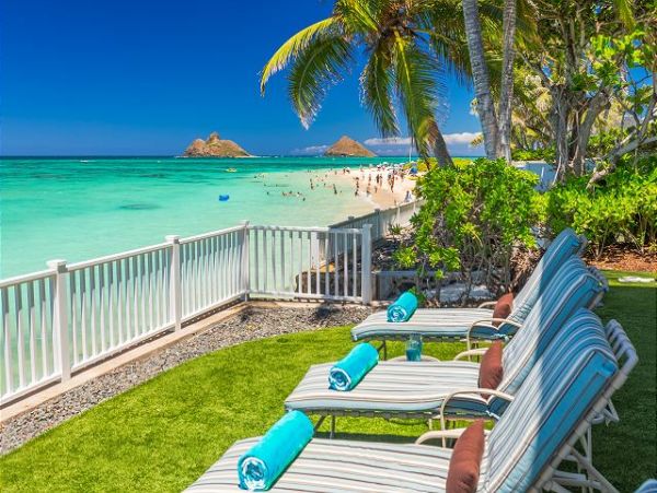 Luxury Beach Vacation Rental Home in Lanikai Sleeps 14
