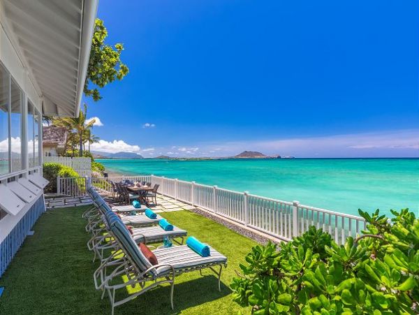 Luxury Beach Vacation Rental Home in Lanikai Sleeps 14